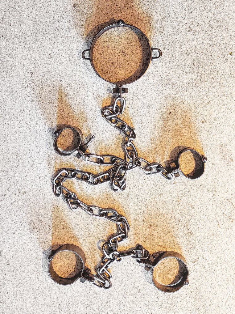 United Kingdom - Prison-shackles - Catawiki