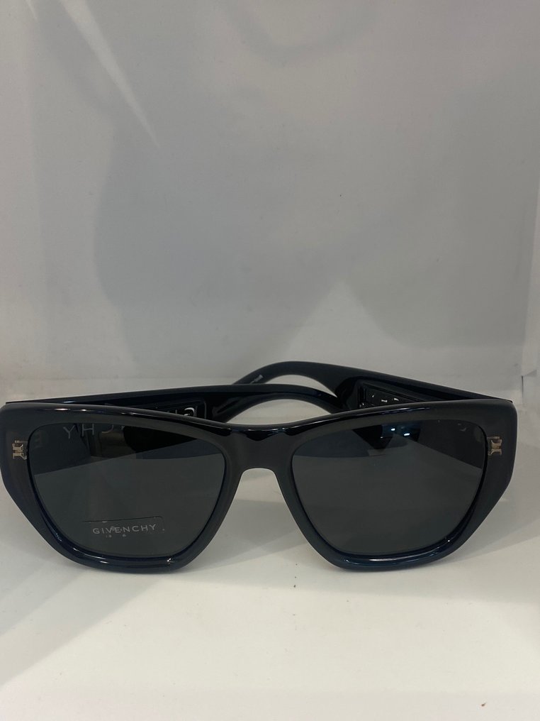 Givenchy - Sunglasses - Catawiki