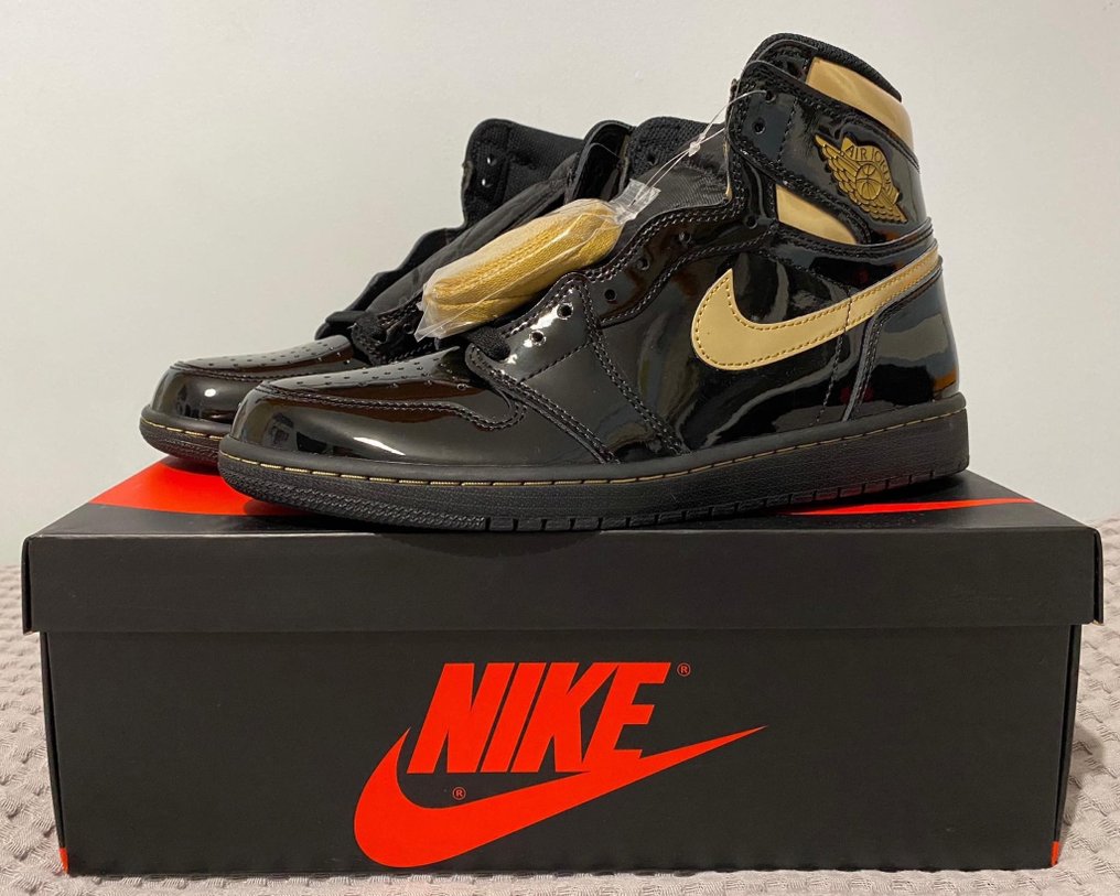 retro 1 black metallic gold