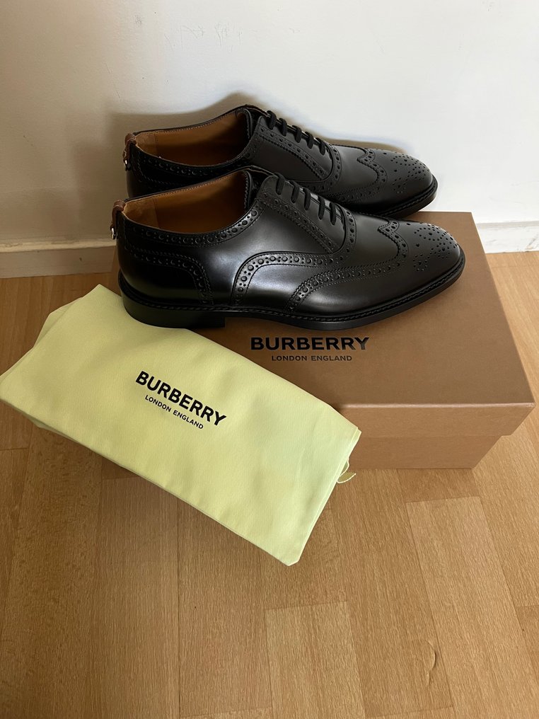Burberry - Oxford brogue - Lace-up shoes - Size: Shoes / EU - Catawiki