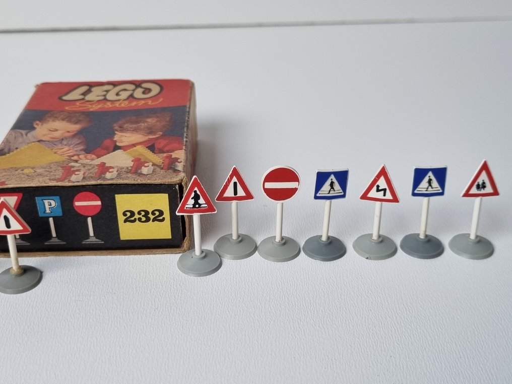 compressie Bounty Haven LEGO - Vintage - 232 - Set with all 16 traffic signs from - Catawiki