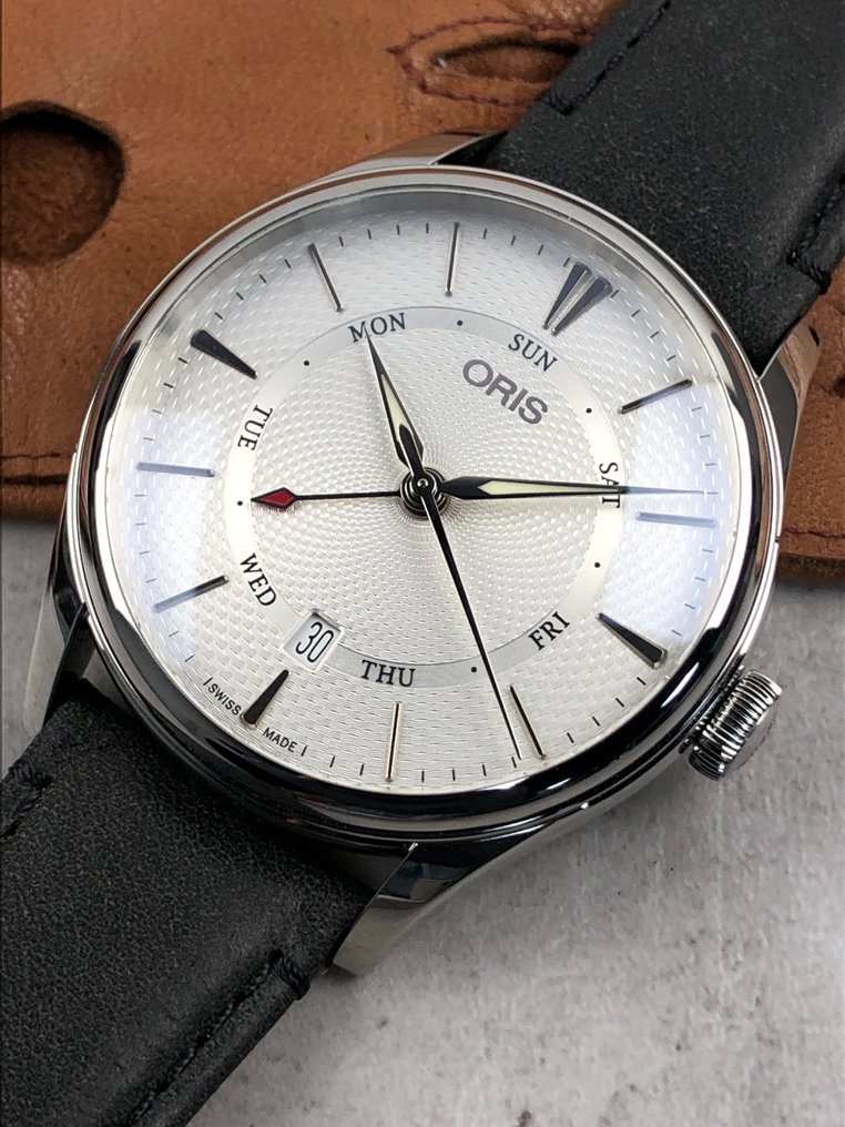 Oris artelier deals pointer date