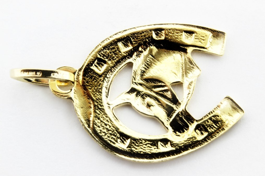 18-kt-gold-pendant-catawiki
