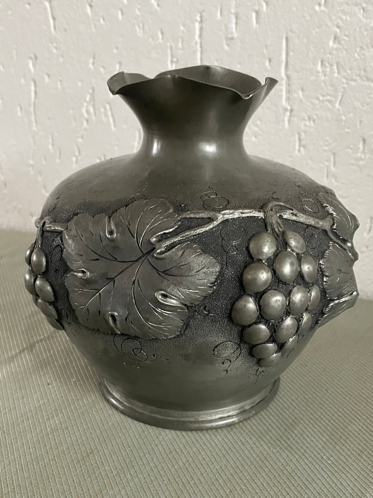 Alexandre Prevot - 有葡萄藤的錫花瓶- 錫合金/錫- Catawiki