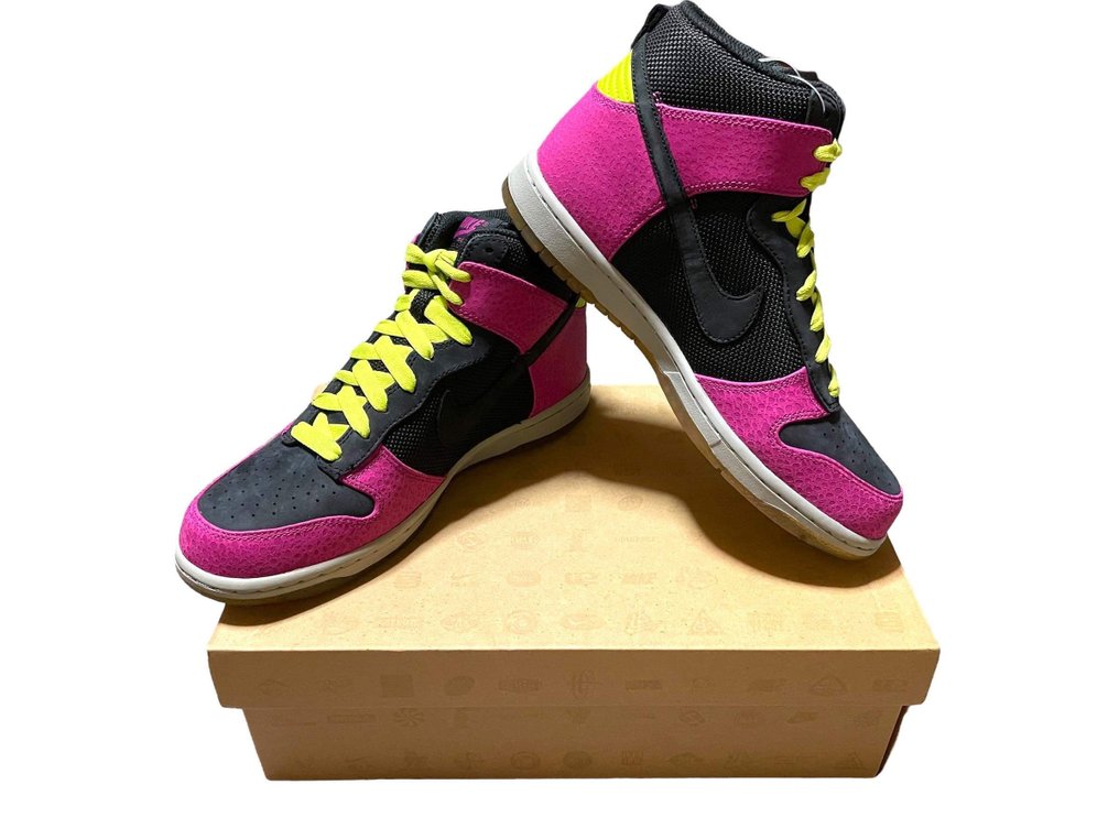 Nike dunk supreme spark on sale