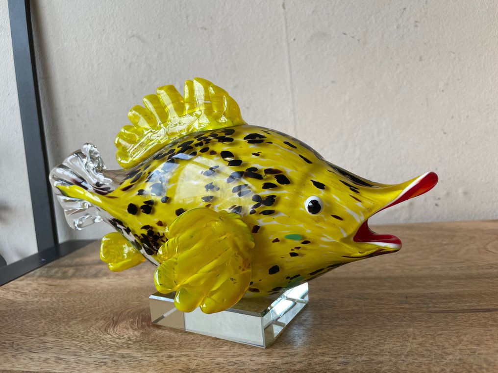dato Endelig Gå glip af Smuk glasskulptur i form af en fisk. - Glas - Catawiki