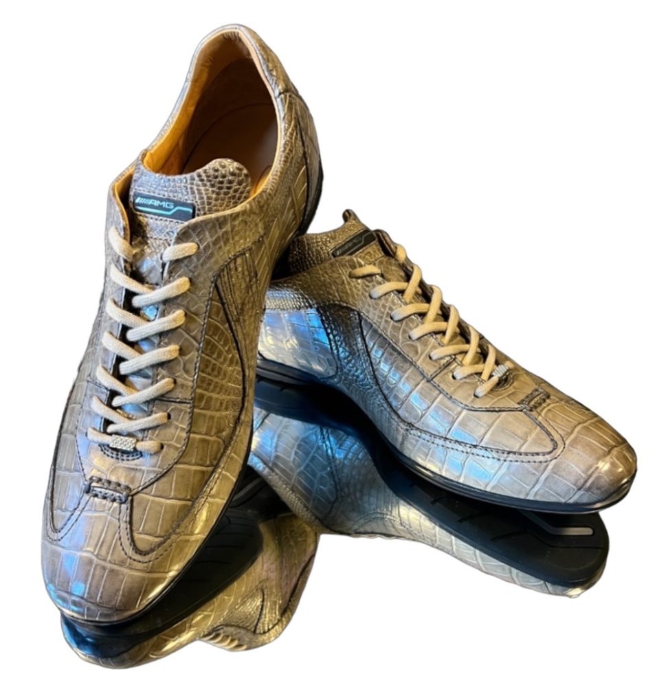 Santoni scarpe wikipedia store