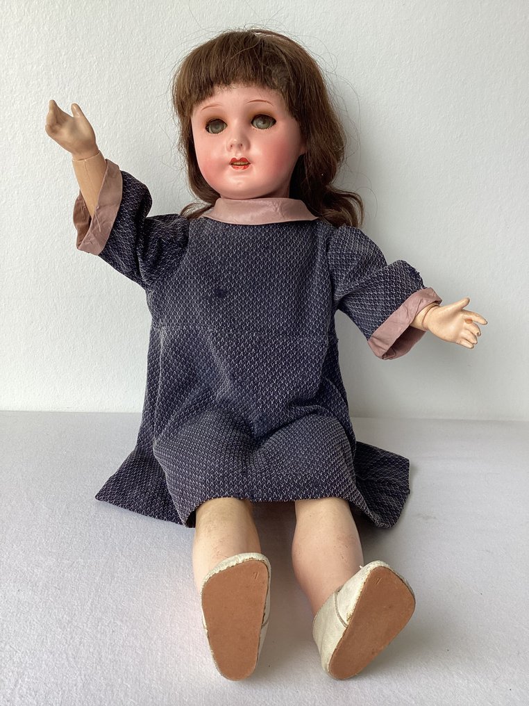 woede Sociale wetenschappen Winkelier antieke pop met bewegende ledematen en echt haar - - Catawiki