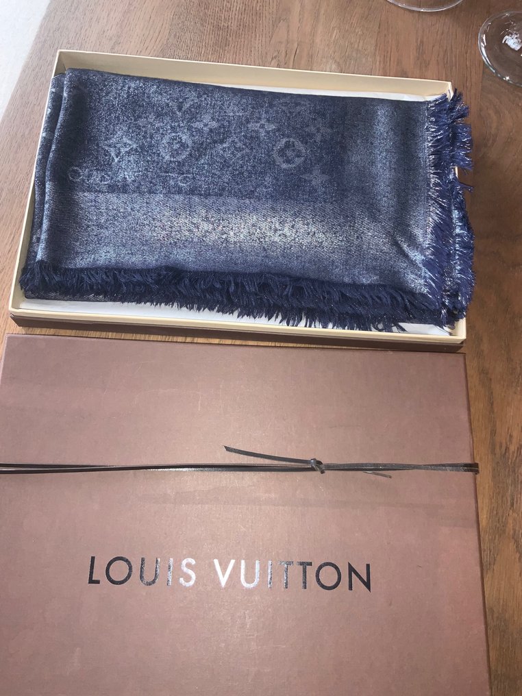 Louis Vuitton - Scarf - Catawiki