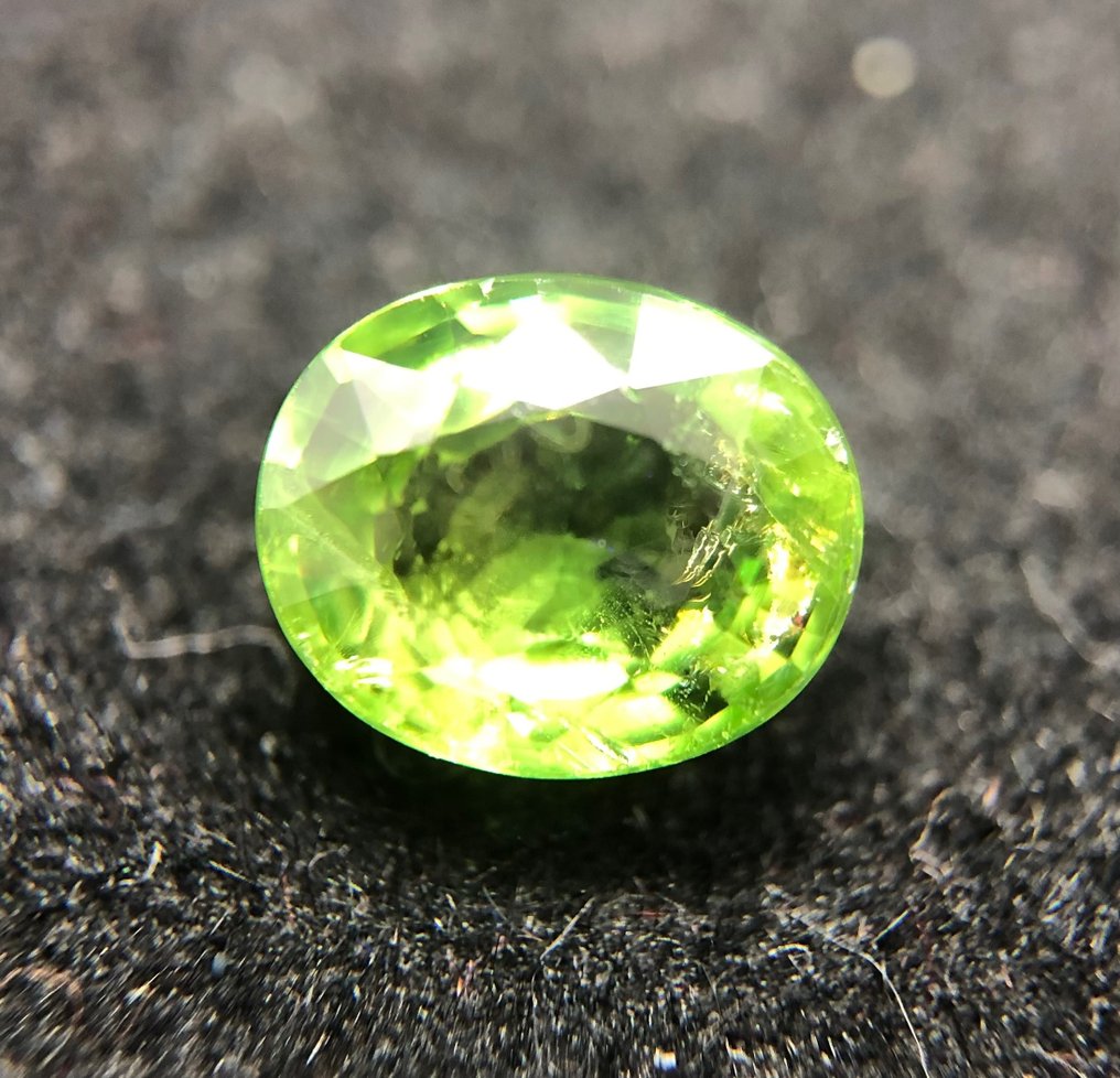 vert-d-manto-de-0-97-ct-catawiki