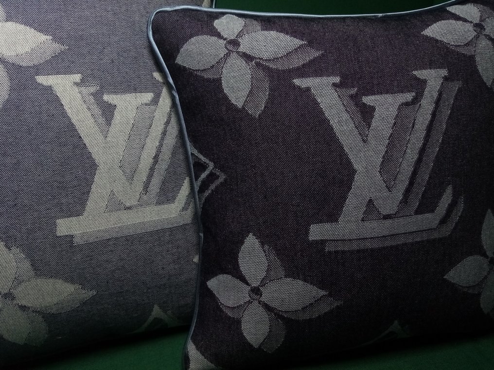 Pillows with Louis Vuitton fabric (4) - Catawiki
