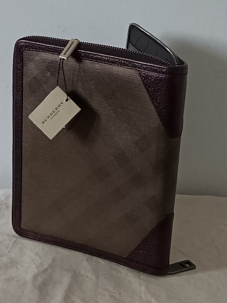 Burberry Ipad cover Mode accessoires set Catawiki