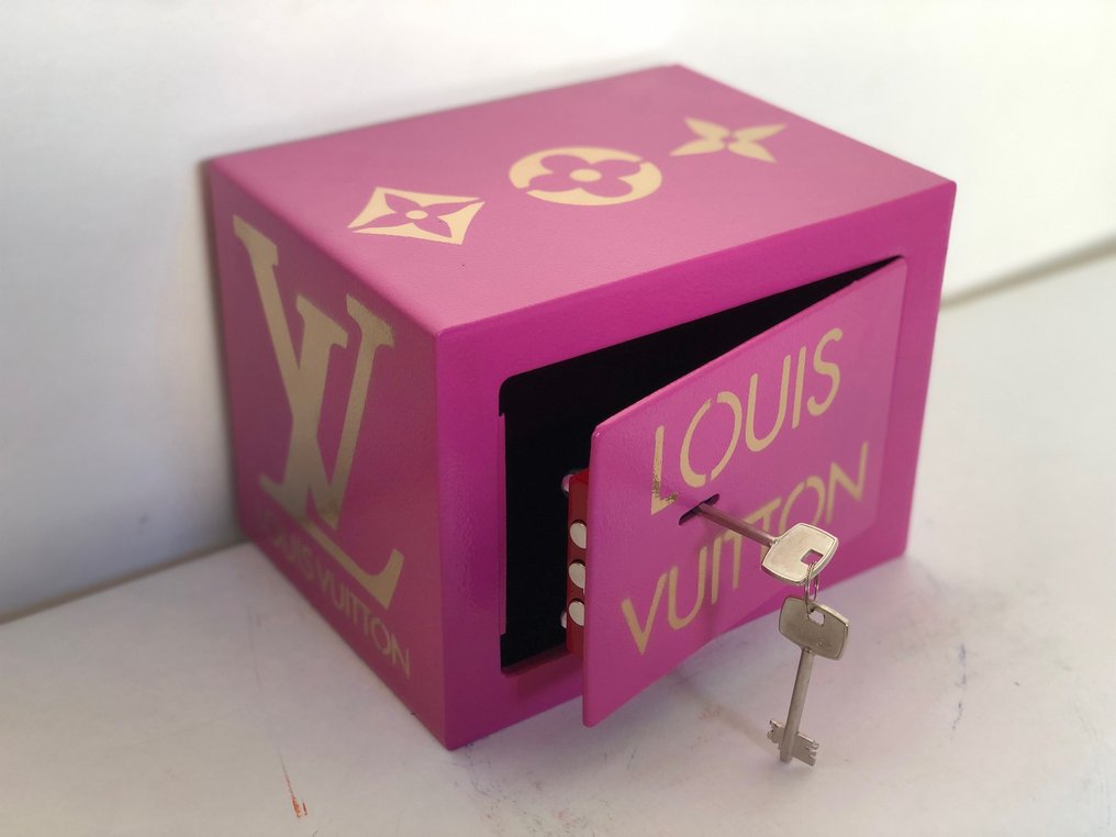 Rob VanMore - Pink war on Louis Vuitton S - Catawiki