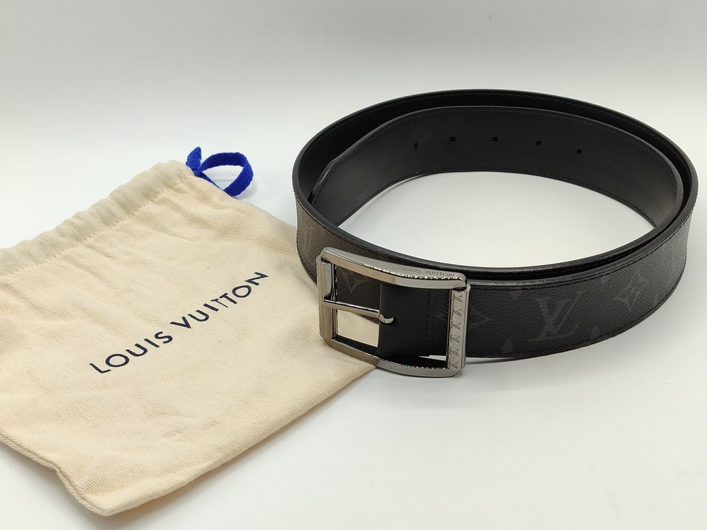 Louis Vuitton belt for men in black leather in excellent condition