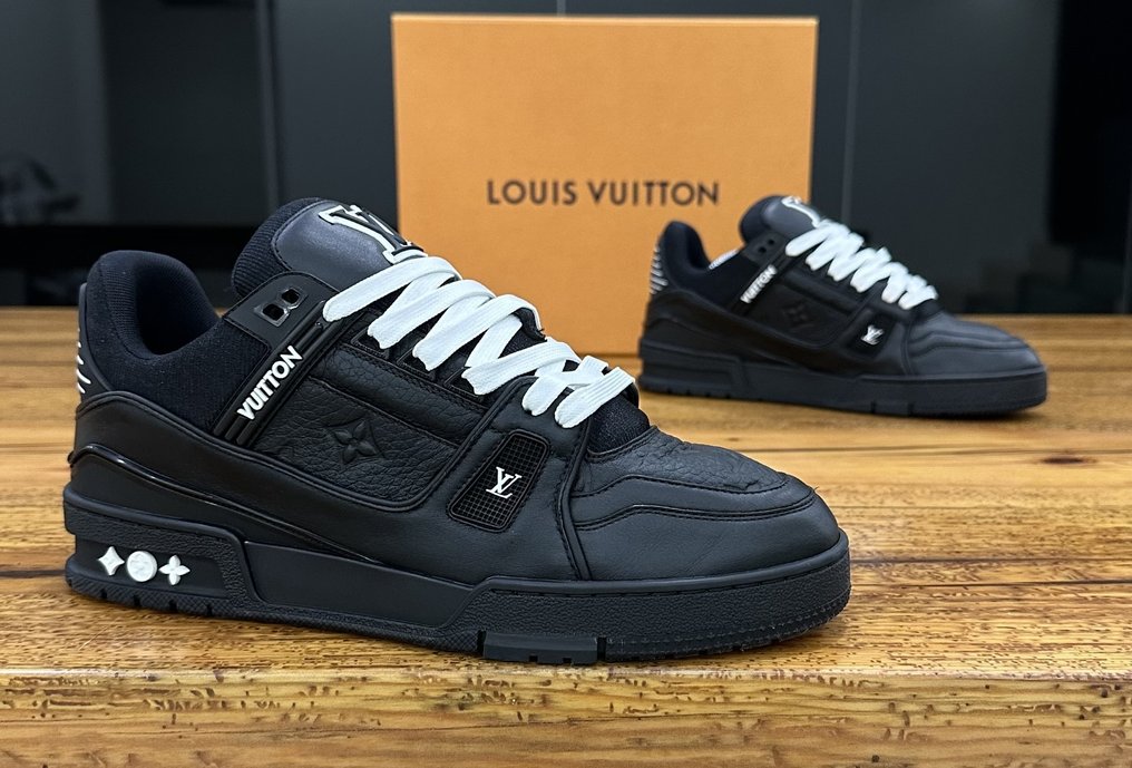 Louis Vuitton - Sneakers - Size: Shoes / EU 42, UK 7,5 - Catawiki