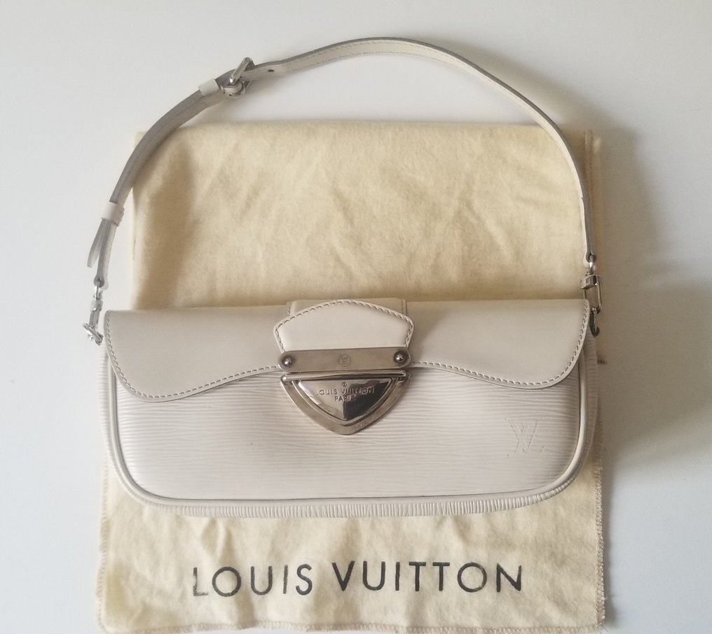 Louis Vuitton Epi Leather Montaigne Clutch