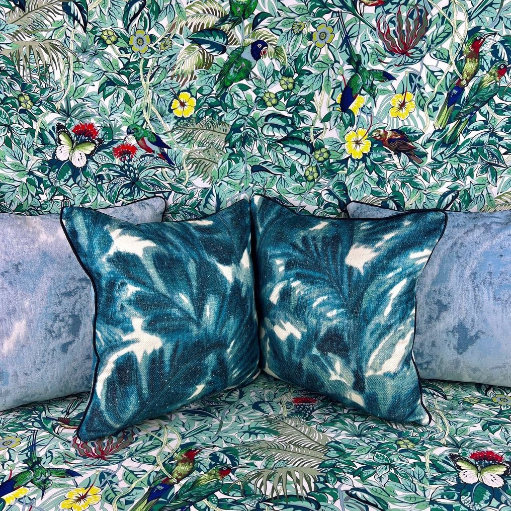 Pillows with Gucci fabric (4) - Catawiki