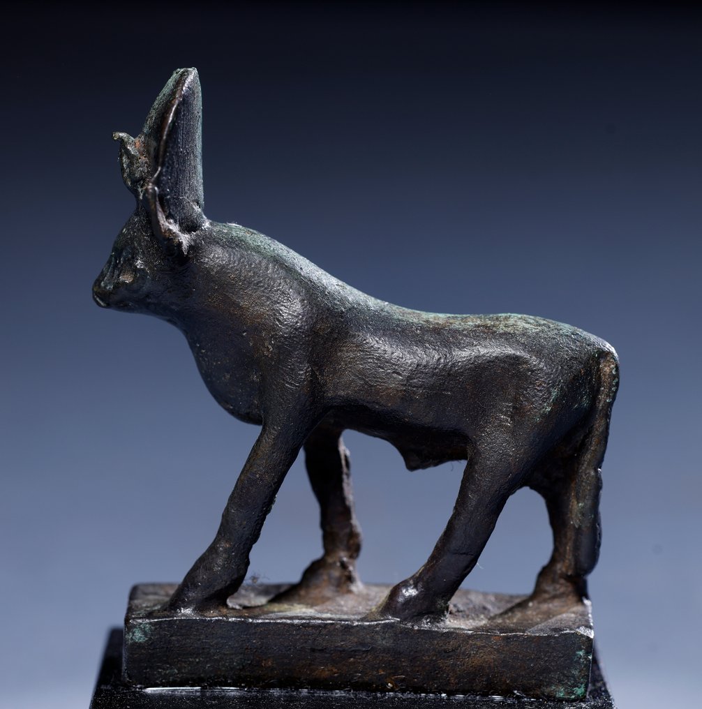 Ancient Egyptian Bronze Apis God - 7×6×1.5 cm - (1) - Catawiki