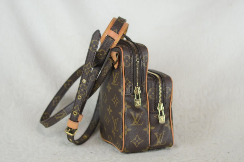 Louis Vuitton - e Crossbody bag - Size: One size - Catawiki