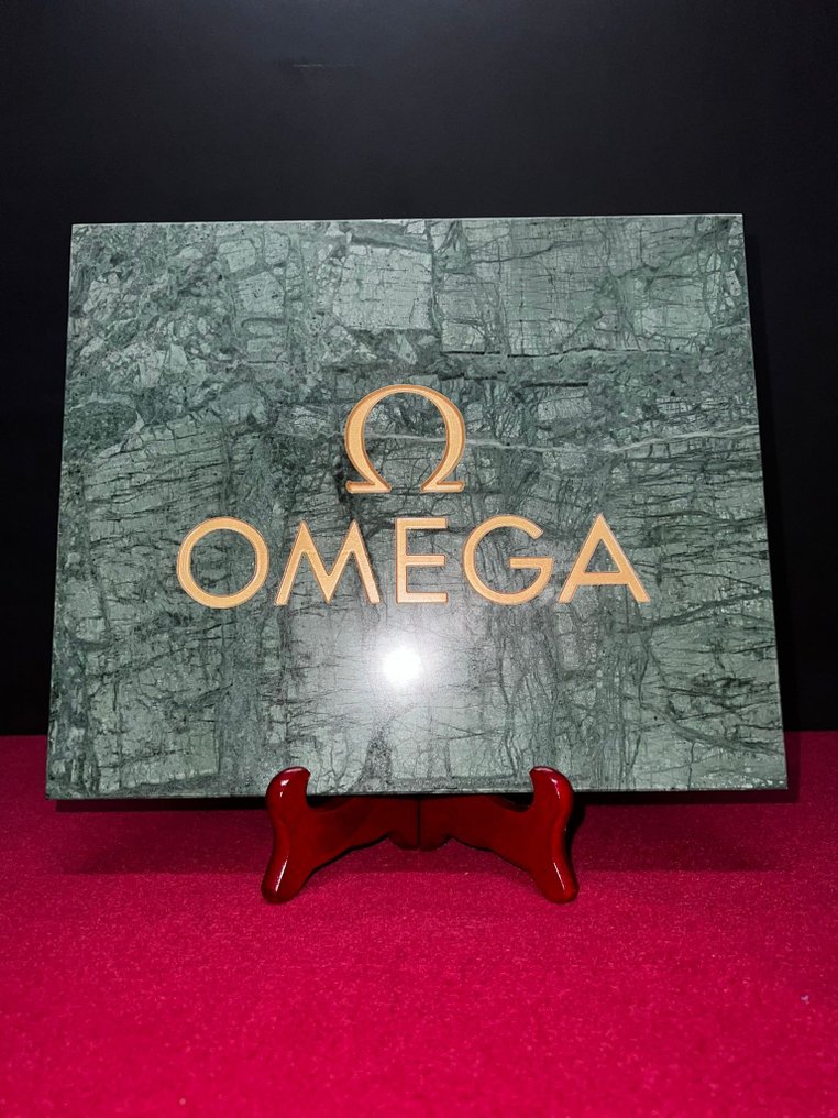 Omega window display - Catawiki