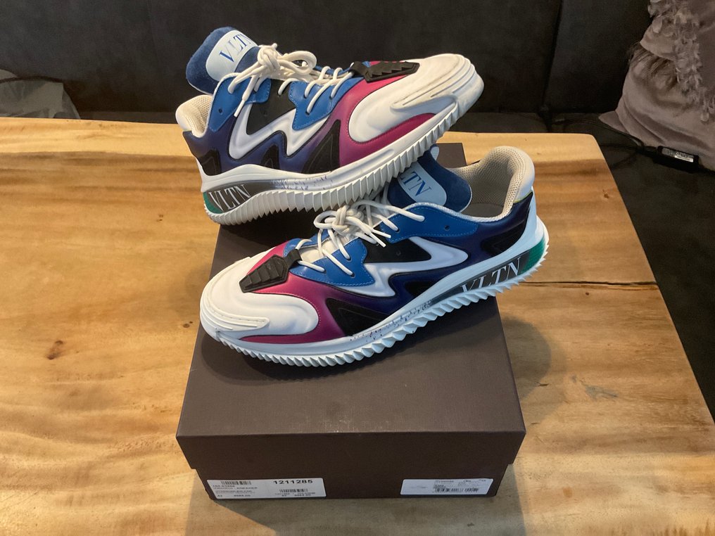 Valentino sneakers hot sale sizing