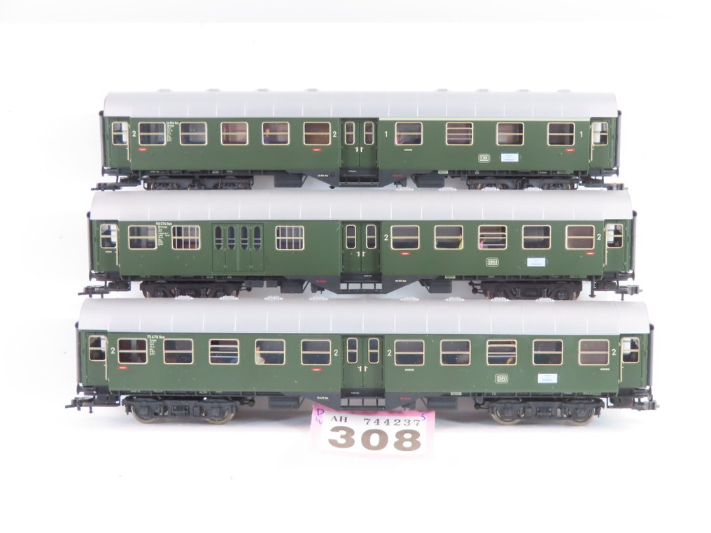 fleischmann-h0-uit-set-6378-passenger-carriage-3x-4-axle-express