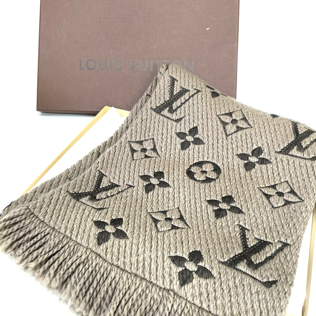 Louis Vuitton headscarf - Catawiki