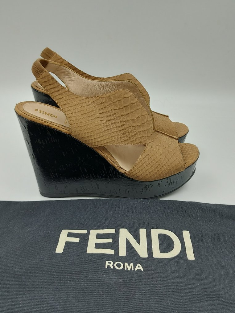 Scarpe fendi tacco sale