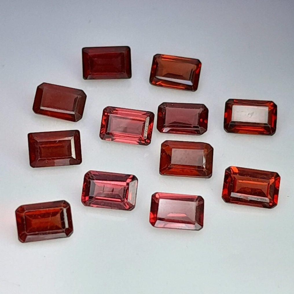 12 pcs Red Garnet - 9.07 ct - Catawiki
