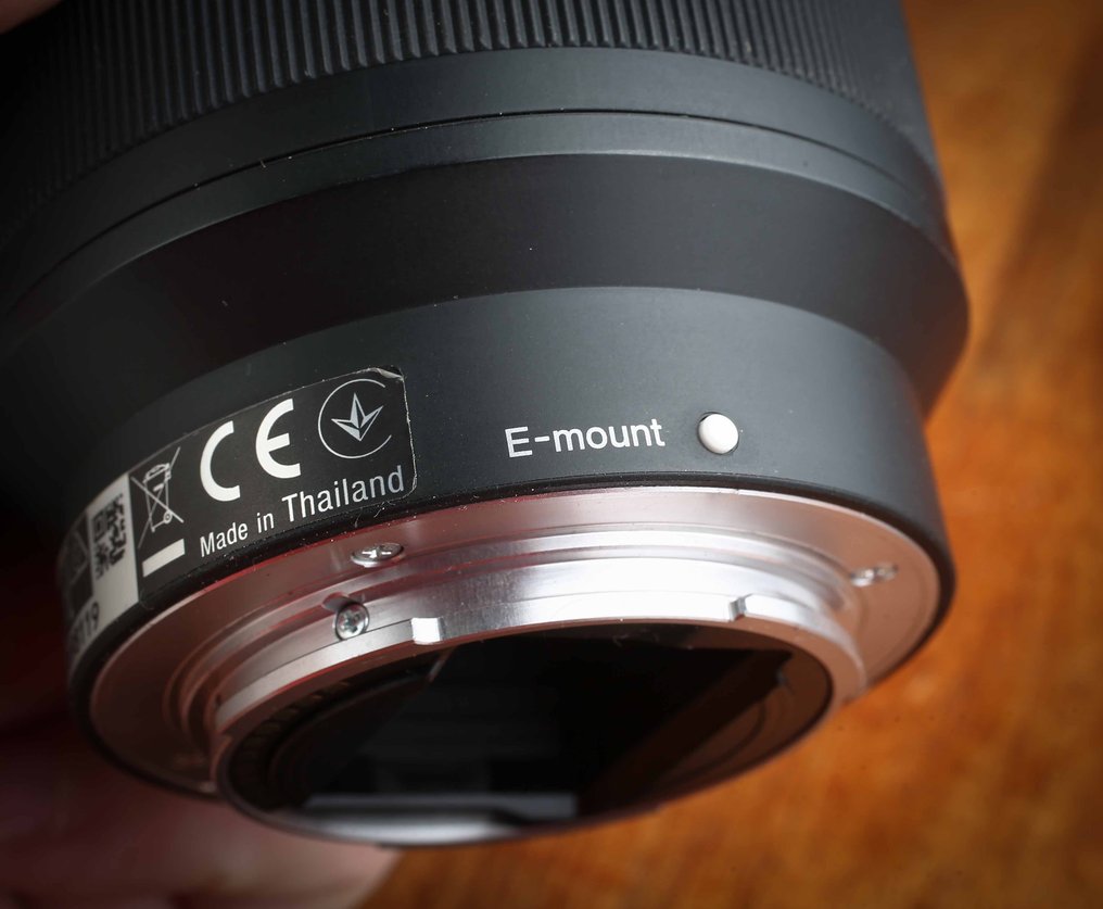 sony-fe-3-5-5-6-28-70-mm-oss-avec-un-tui-souple-comme-neuf-catawiki