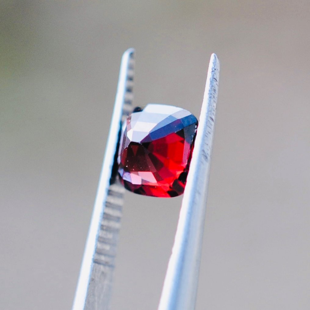 deep red Spinel - 1.17 ct - Catawiki