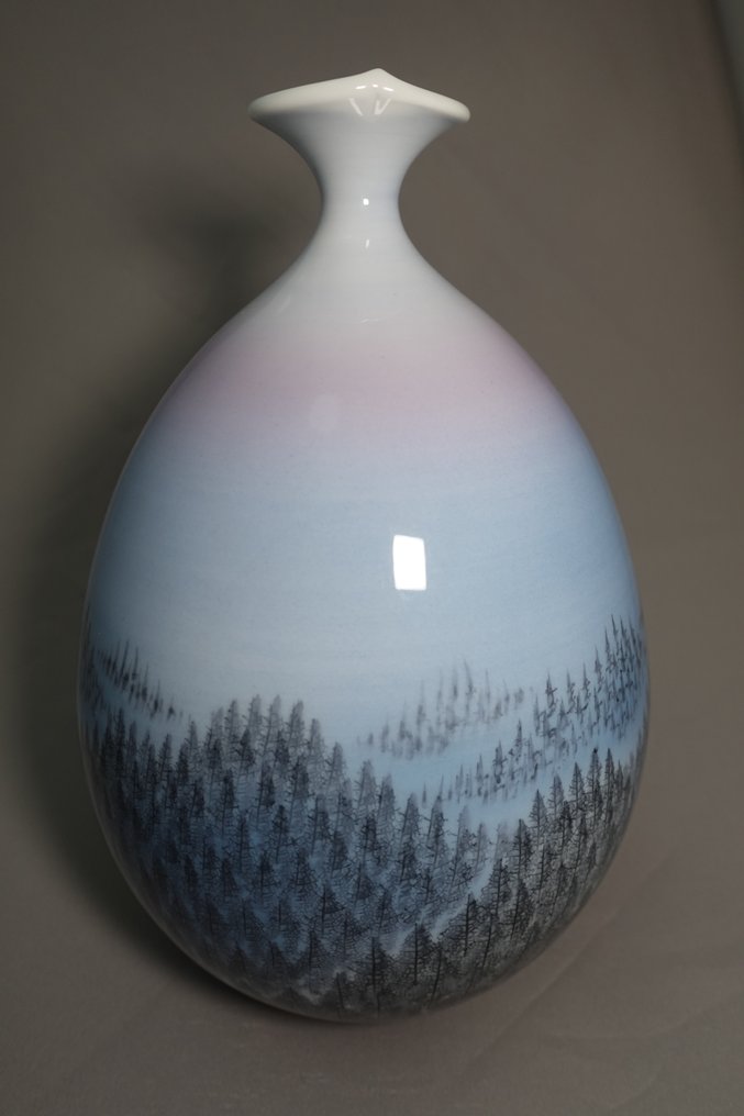 Lot 16: Pr. Japanese Porcelain Arita Vases