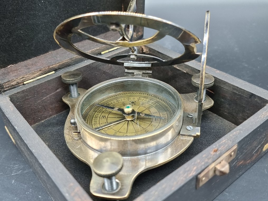 Nautical Compass with Sundial & Box - Brass, Wood - Catawiki