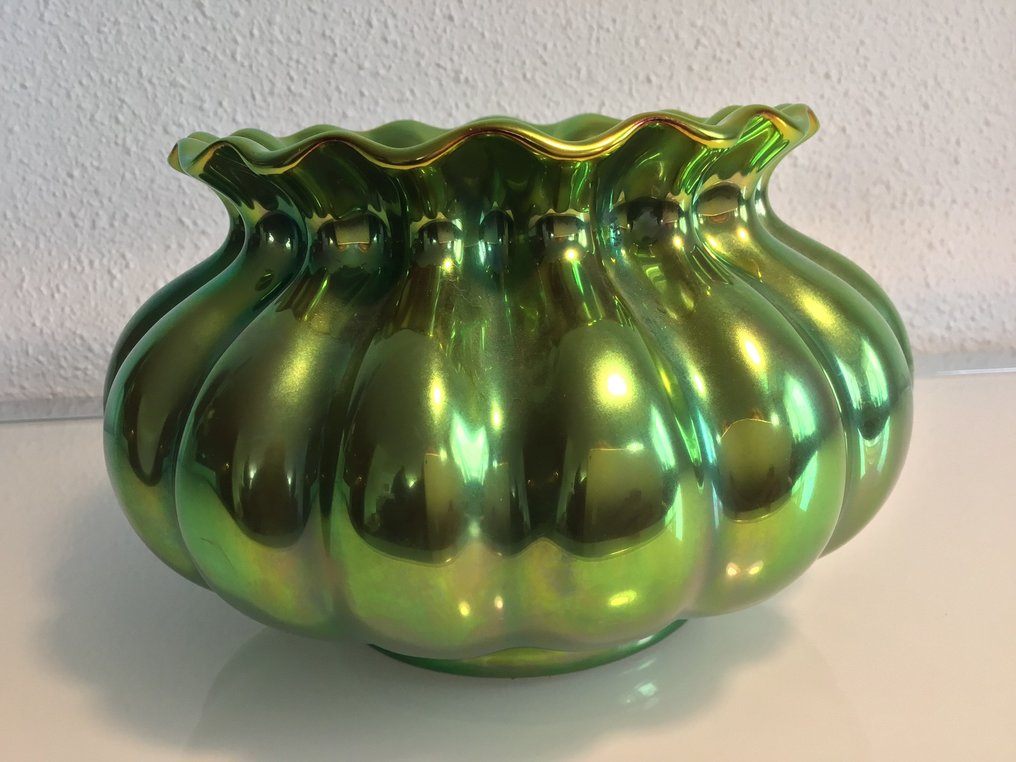 Porseleinfabriek Zsolnay - Vase - Mit Eosin glasiertes Porzellan - Catawiki