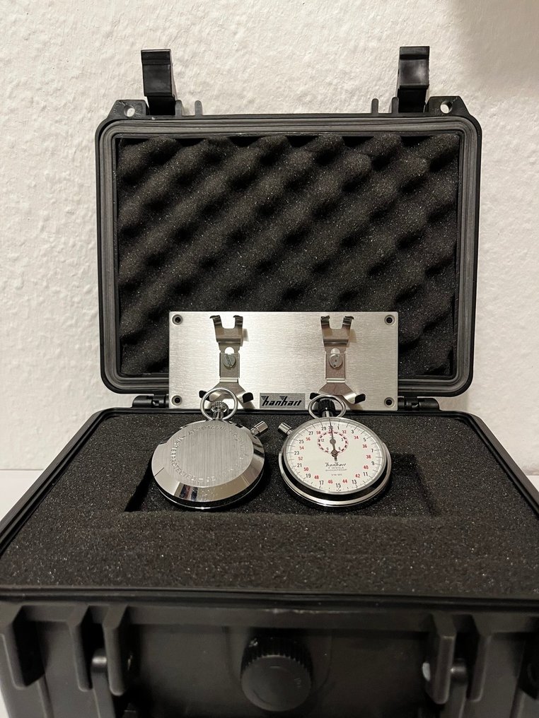 Dashboard with 2 Hanhart mech. stopwatches. Hanhart Horloge/klok
