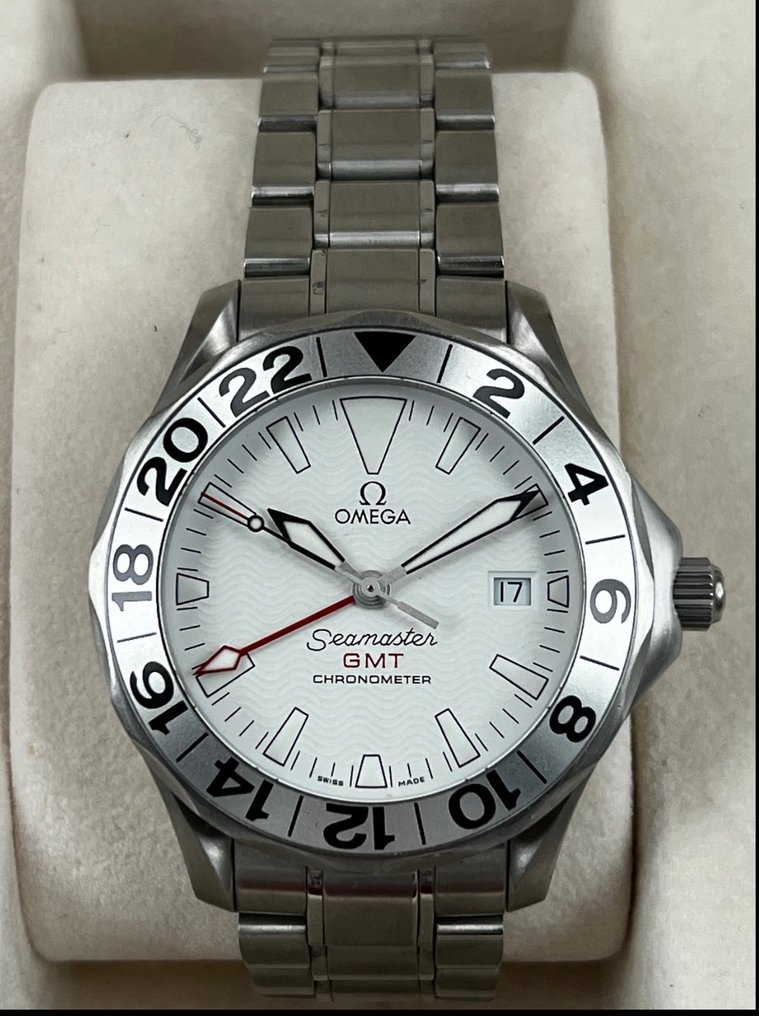 Omega seamaster gmt great white deals