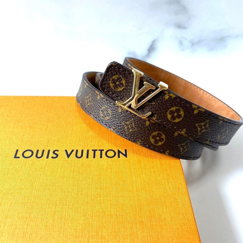 Initiales leather belt Louis Vuitton Brown size 35 Inches in