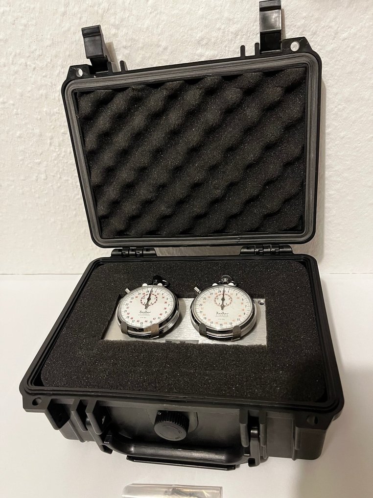 Dashboard with 2 Hanhart mech. stopwatches. Hanhart Horloge/klok