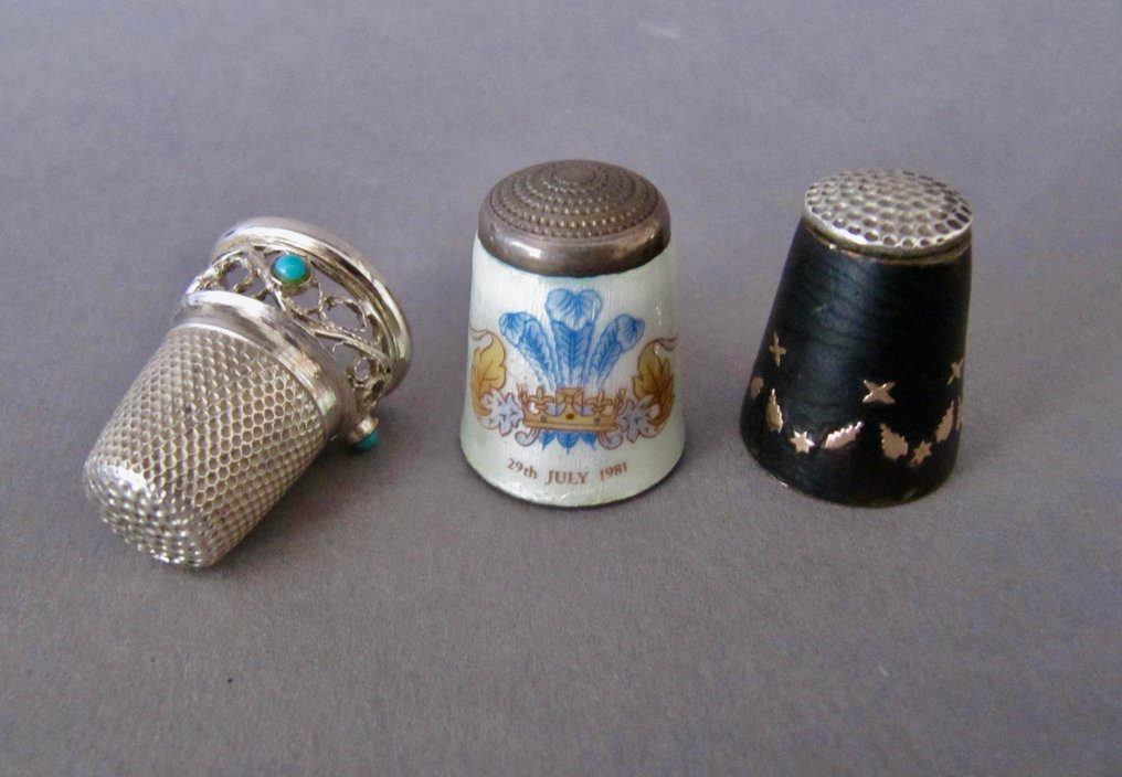 Assorted Silver Thimbles from Around the World Fingerhut (14) Catawiki