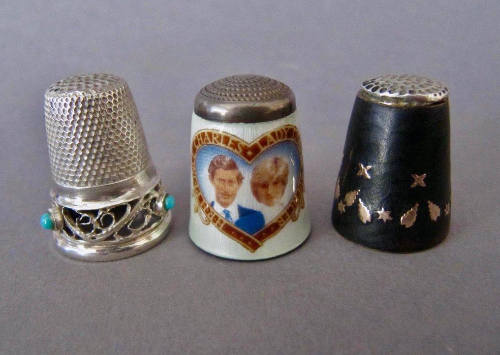 Assorted Silver Thimbles from Around the World Fingerhut (14) Catawiki