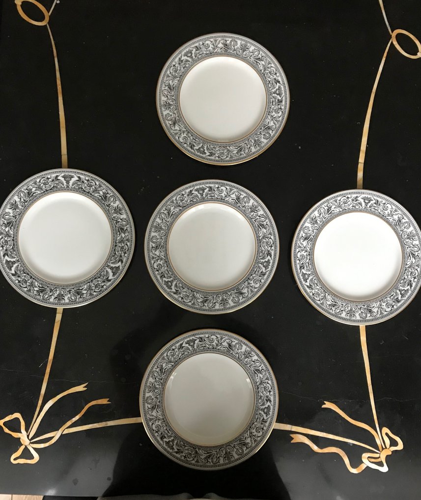 Wedgwood - Dinner plate (5) - Florentine - Porcelain - Catawiki