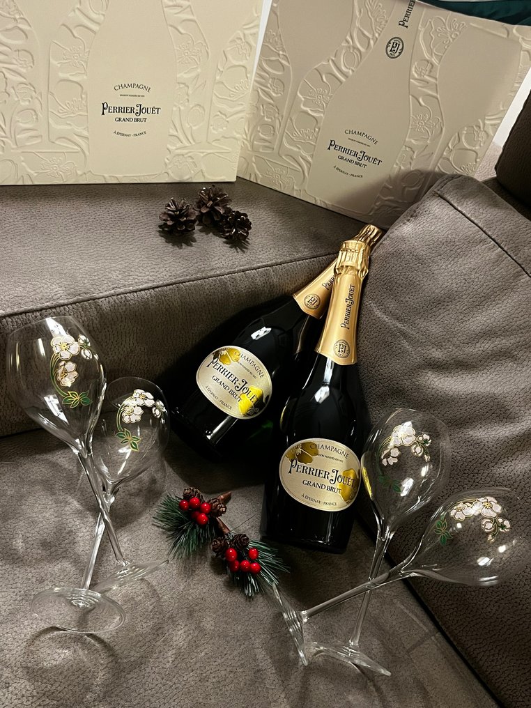 PerrierJouët Brut with Glasses Champagne Brut 2 Bottles (0.75L