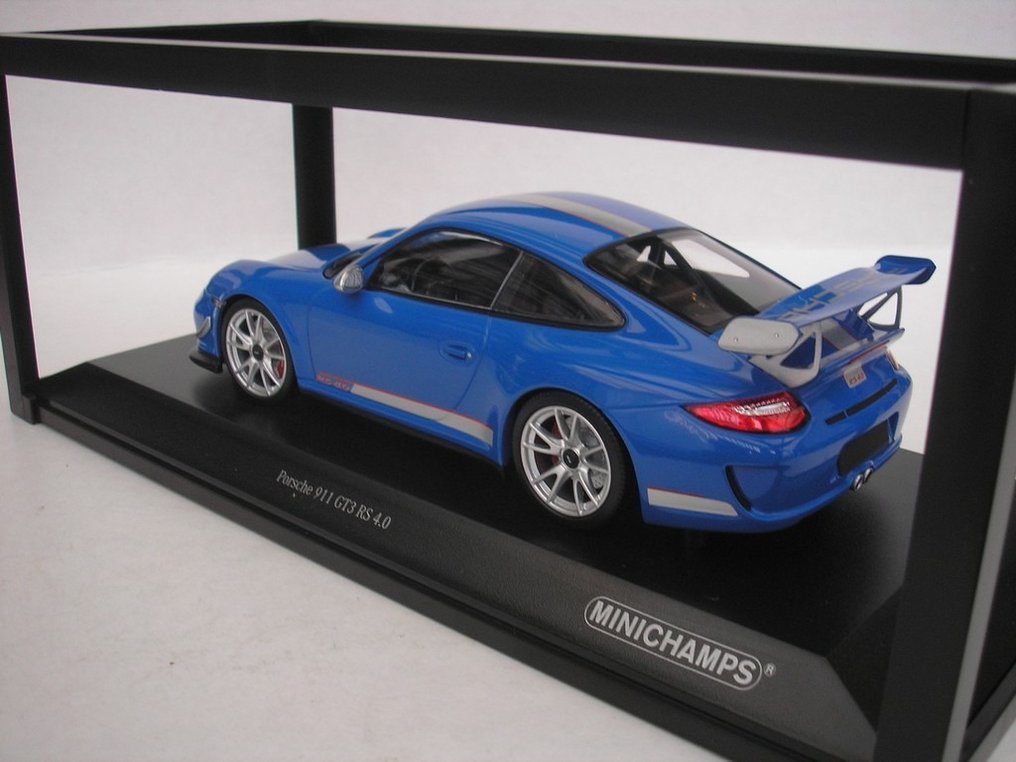 Minichamps 1:18 - 1 - Modellino di auto sportiva - Porsche 911 GT3 RS 4.0 -  2011 - Catawiki