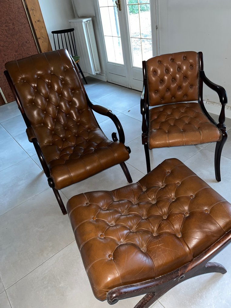 Chesterfield armchairs with ottoman Grupo de asientos (3) Cuero