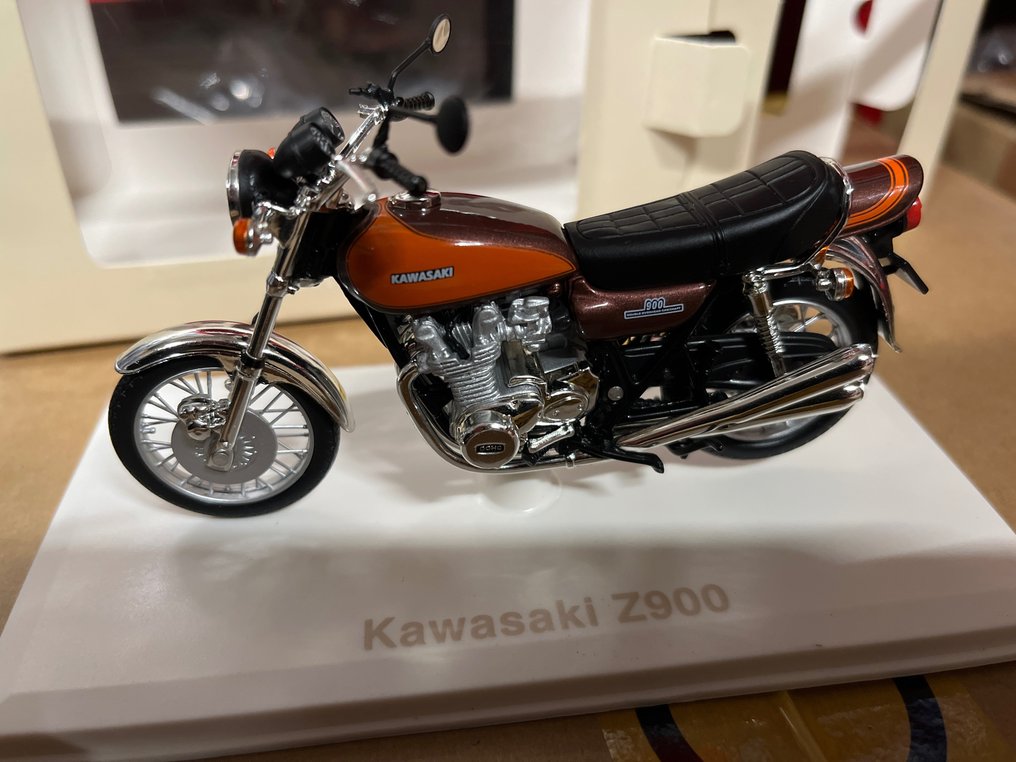 Norev 1:18 - 1 - Moto miniature - KAWASAKI Z900 - Moto - Catawiki