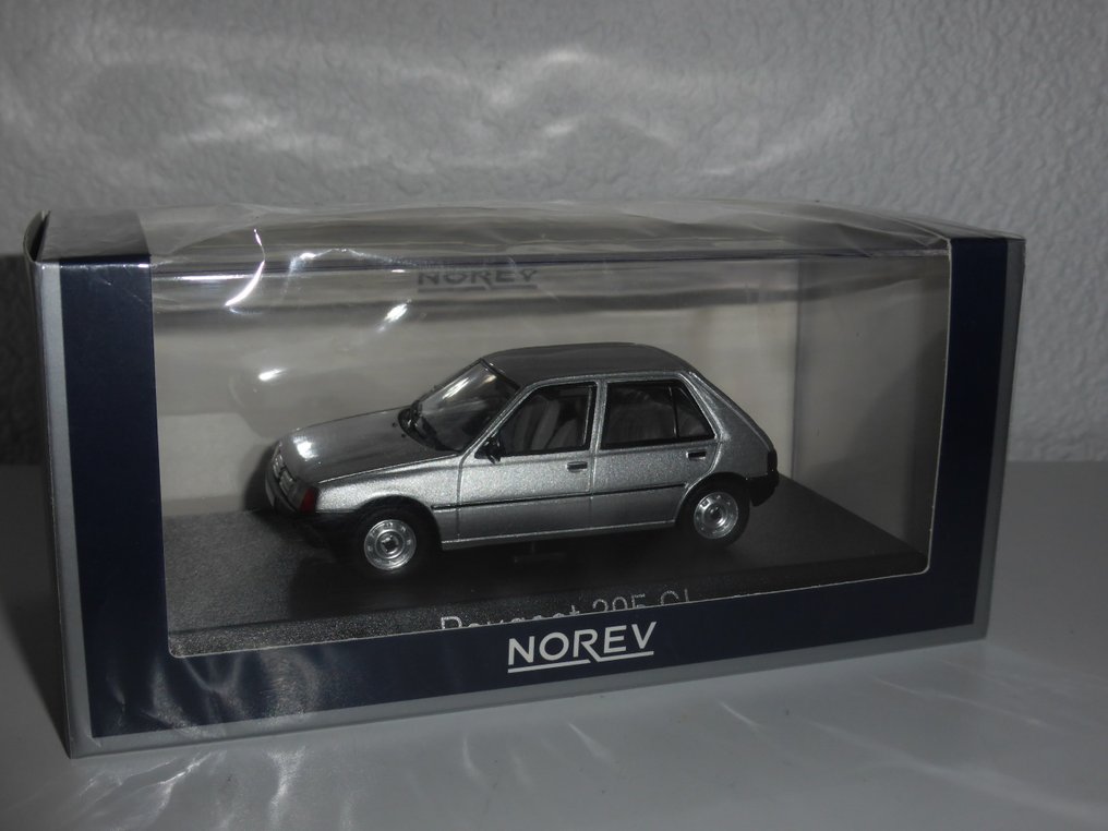 Norev 1:43 - 1 - Voiture à hayon miniature - Peugeot 205 5 door GL 1988 in  futura grey - catalogue number 471735 1:43 - Catawiki