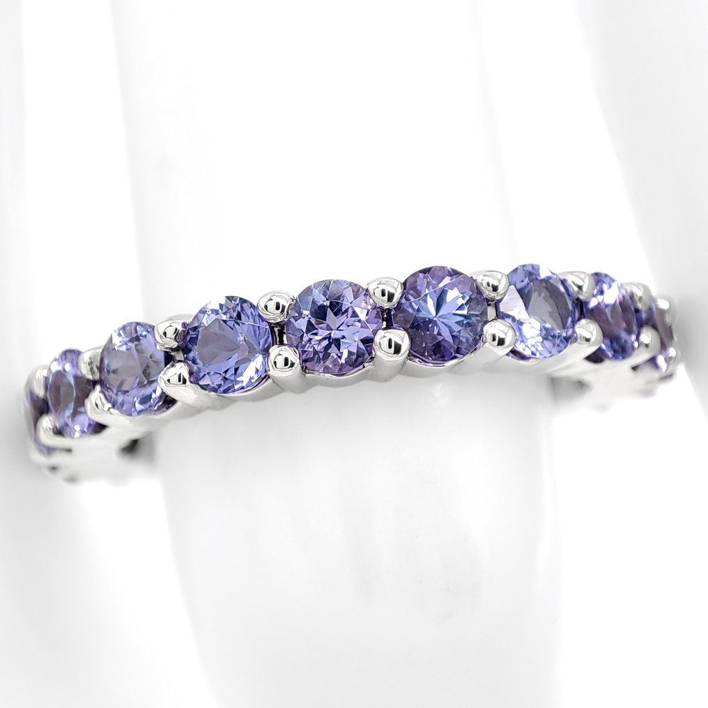 No Reserve Price 2.15 Carat Natural Blue Tanzanite Ring 14 kt
