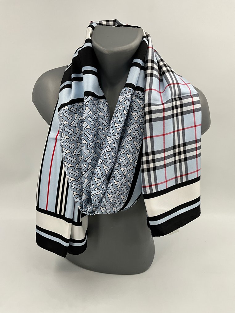 Burberry 2025 bufanda juntos