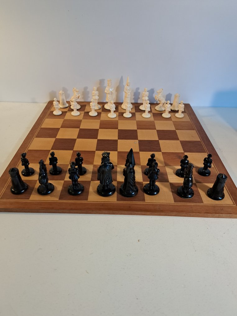 Conjunto de xadrez, Relógio de xadrez Ruhla e caixa com - Catawiki