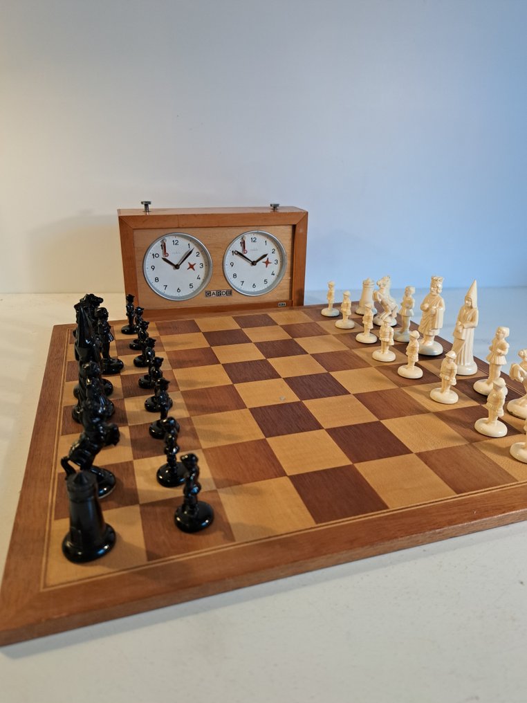 Tabuleiro de xadrez (3) - Vintage Schaakset < schaakklok en schaakbord> -  madeira, plástico e vidro - Catawiki